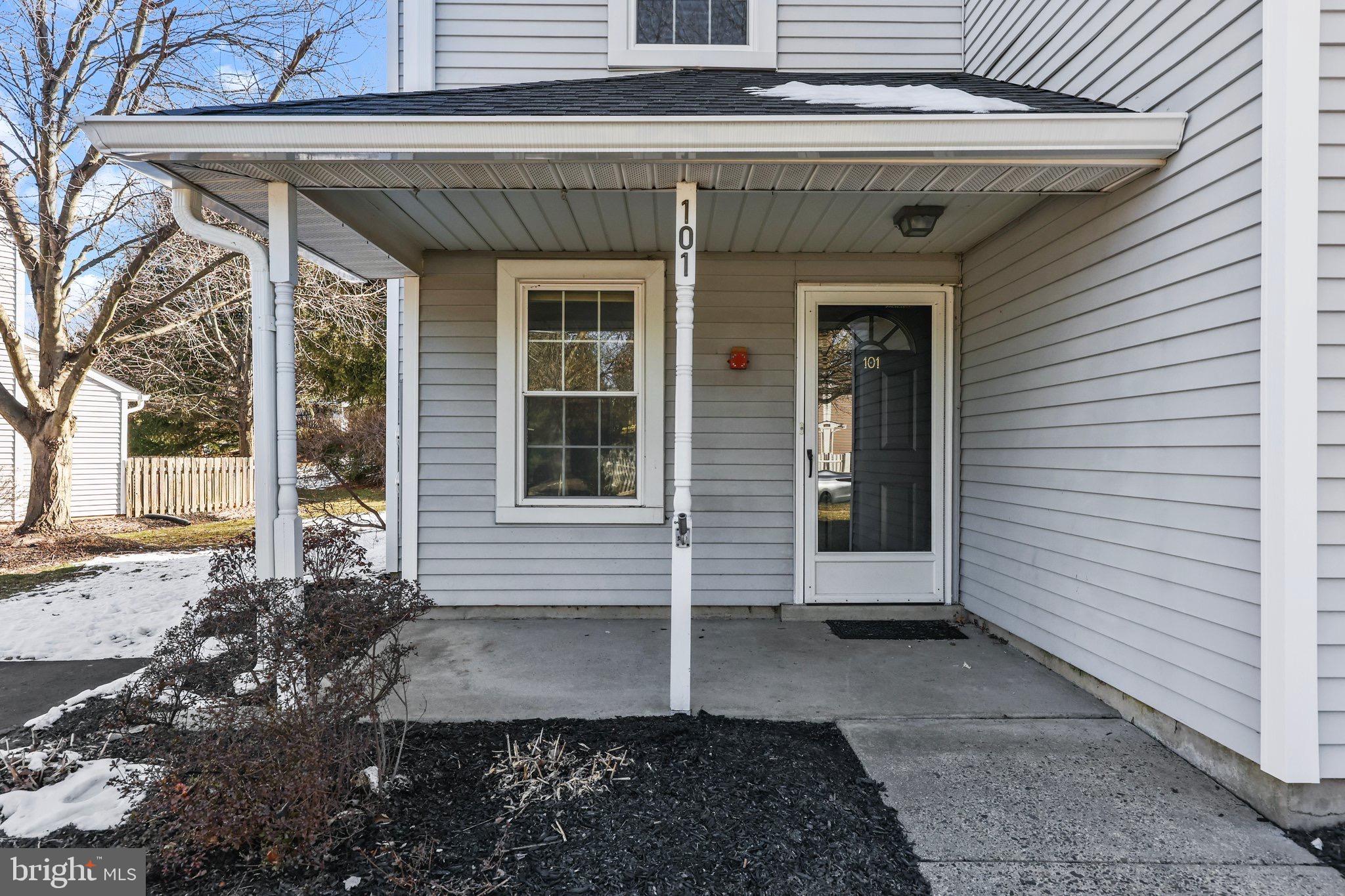 COUNTRY BEND - Residential Lease