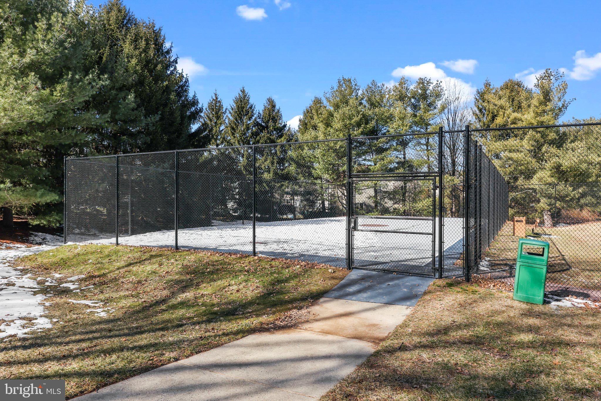 COUNTRY BEND - Residential Lease