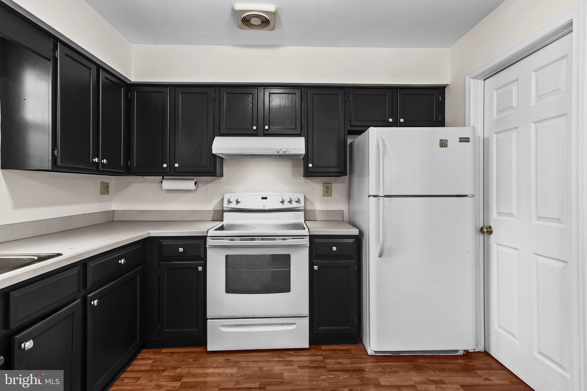 COUNTRY BEND - Residential Lease