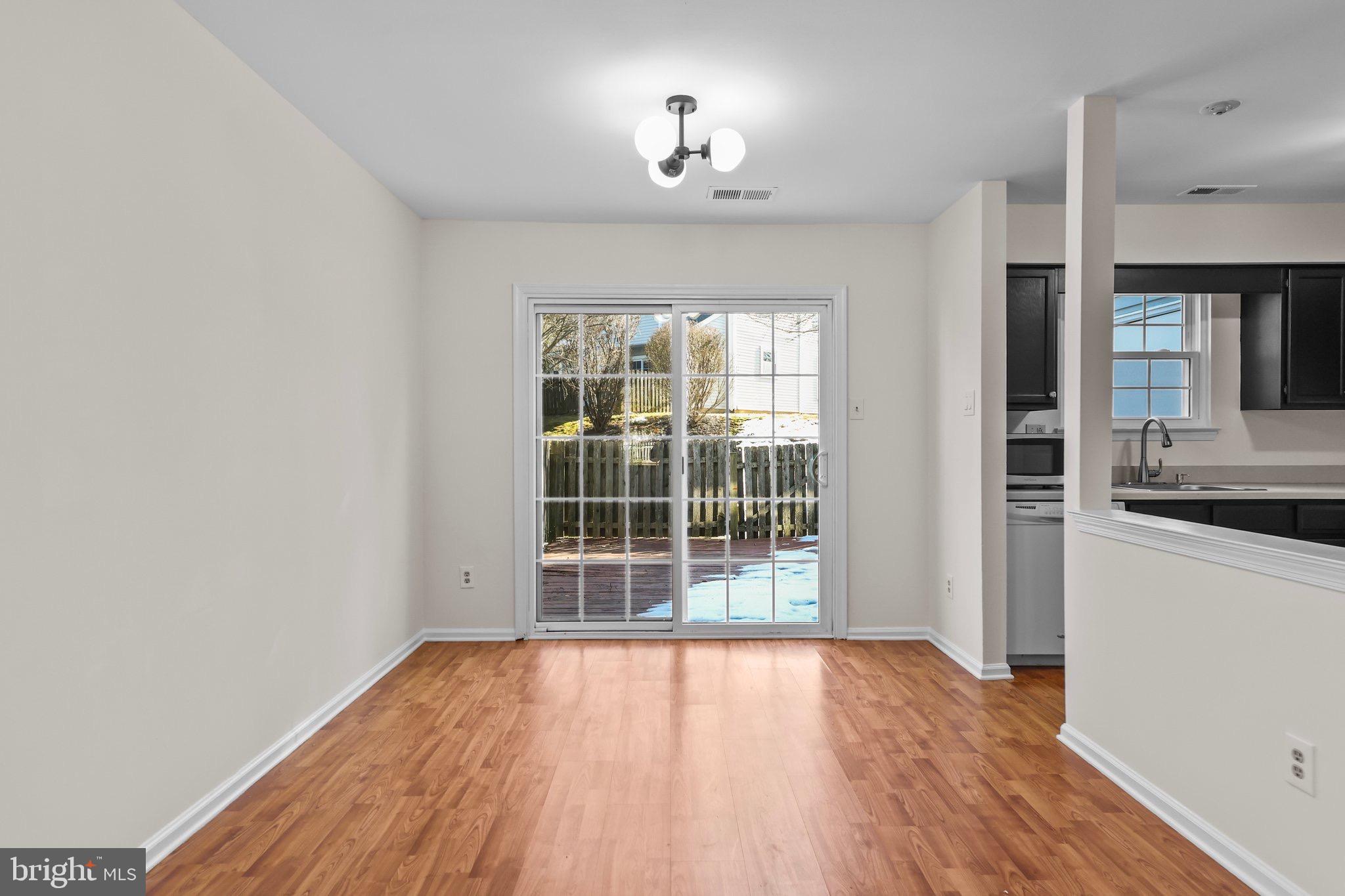 COUNTRY BEND - Residential Lease