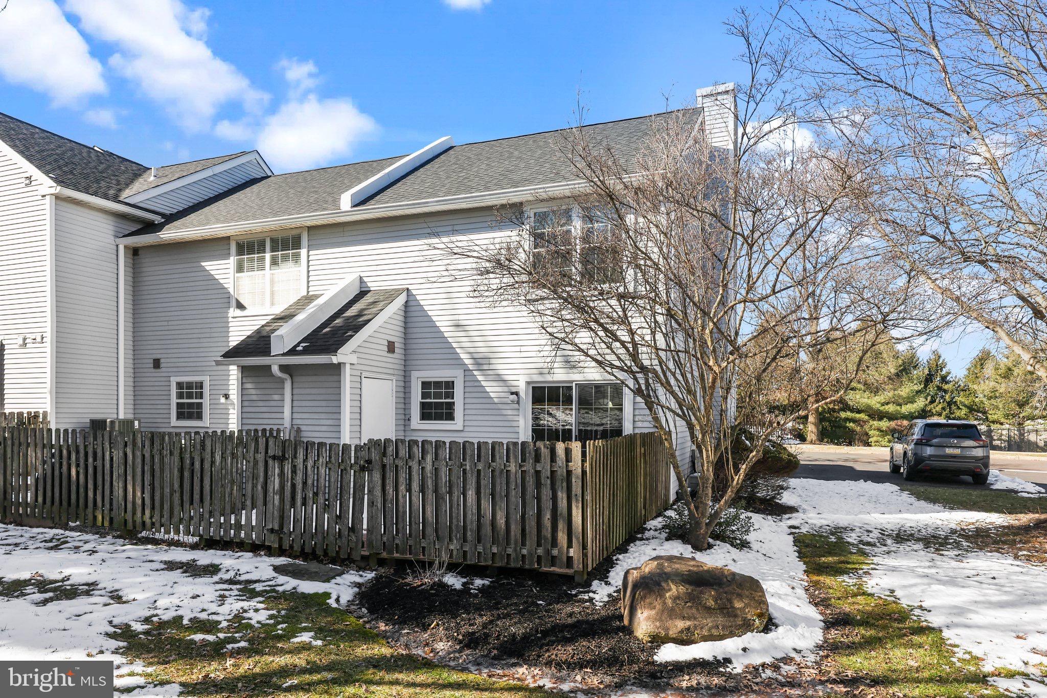 COUNTRY BEND - Residential Lease
