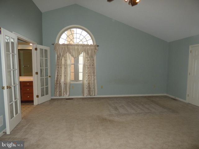 ROYAL MANOR - Residential