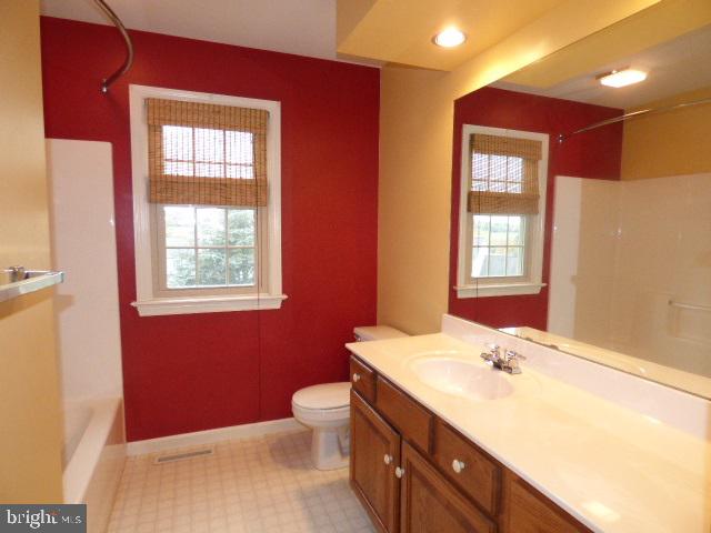 ROYAL MANOR - Residential