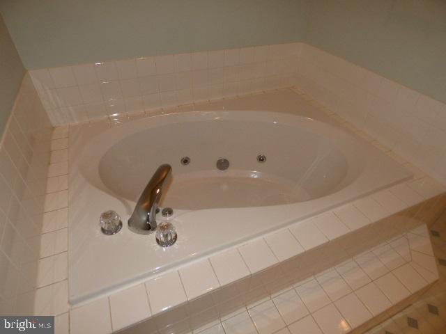 ROYAL MANOR - Residential