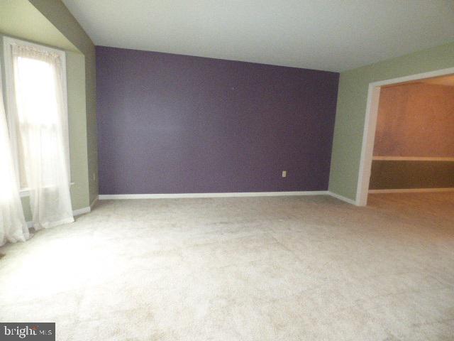 ROYAL MANOR - Residential