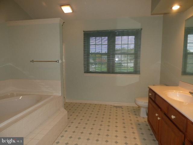 ROYAL MANOR - Residential