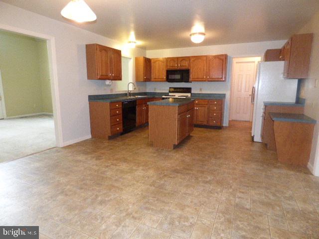 ROYAL MANOR - Residential