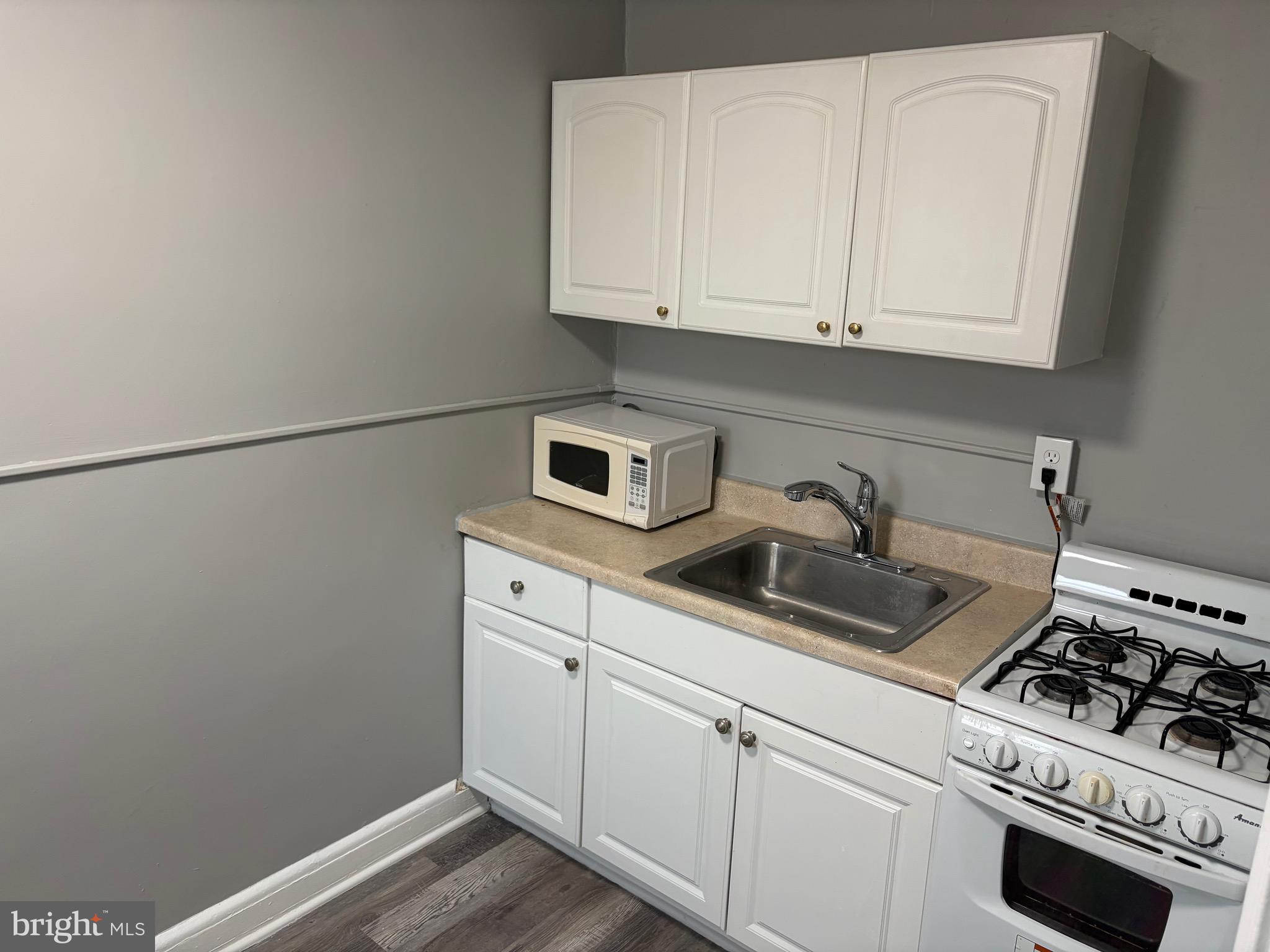 7243 HOLABIRD AVENUE