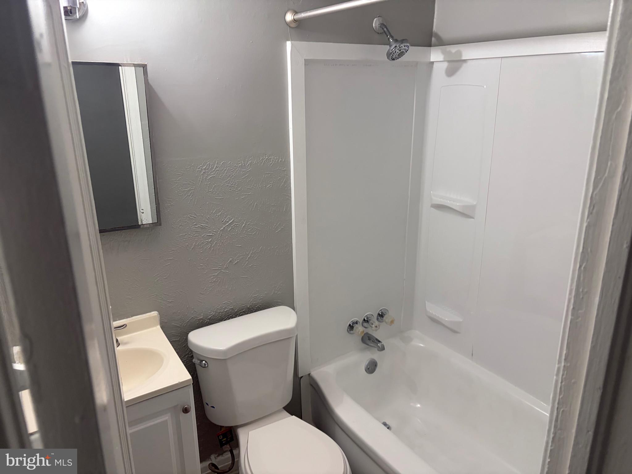 7243 HOLABIRD AVENUE