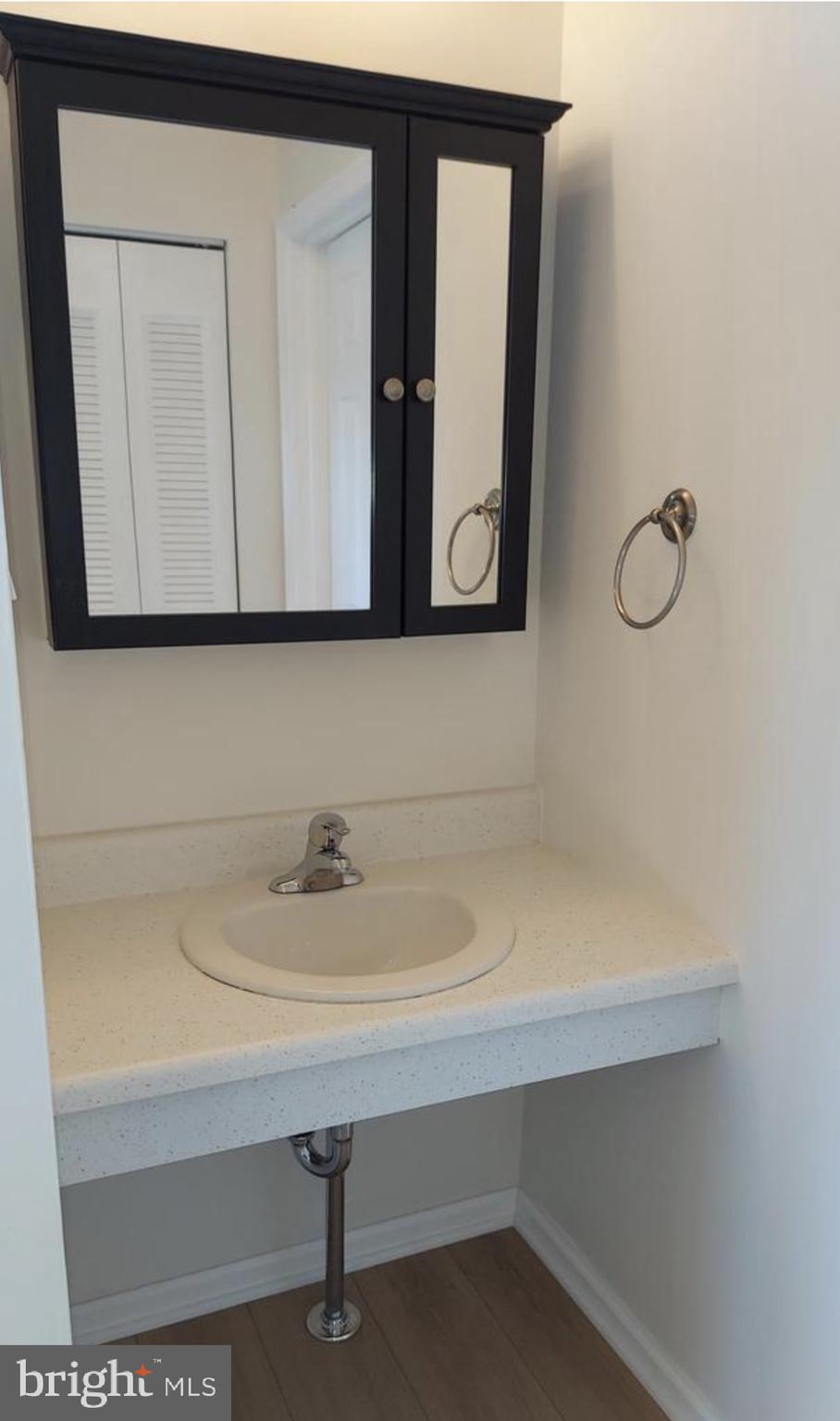 WALNUT RIDGE ESTS - Residential Lease