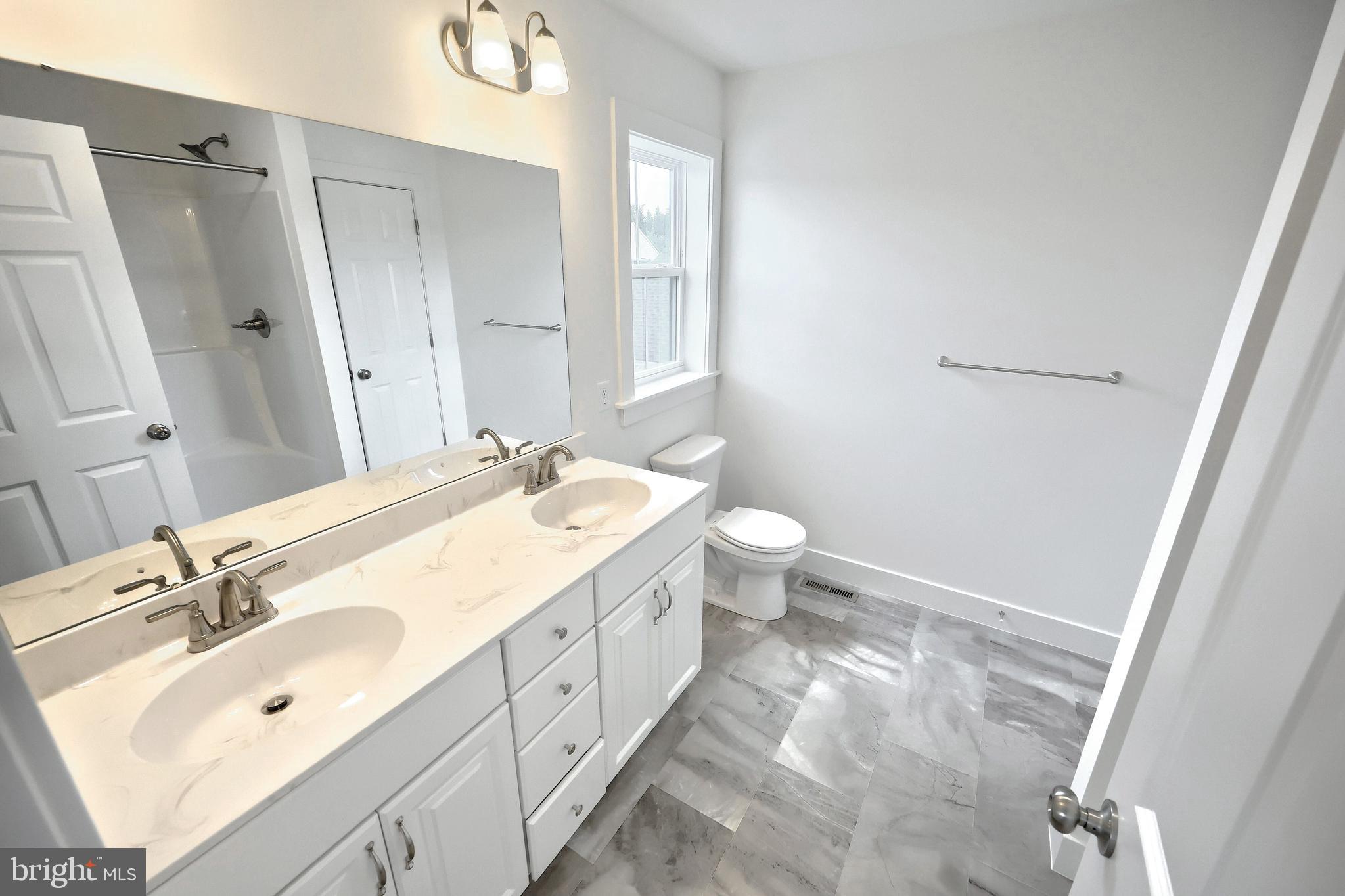 MADISON COURT - Residential