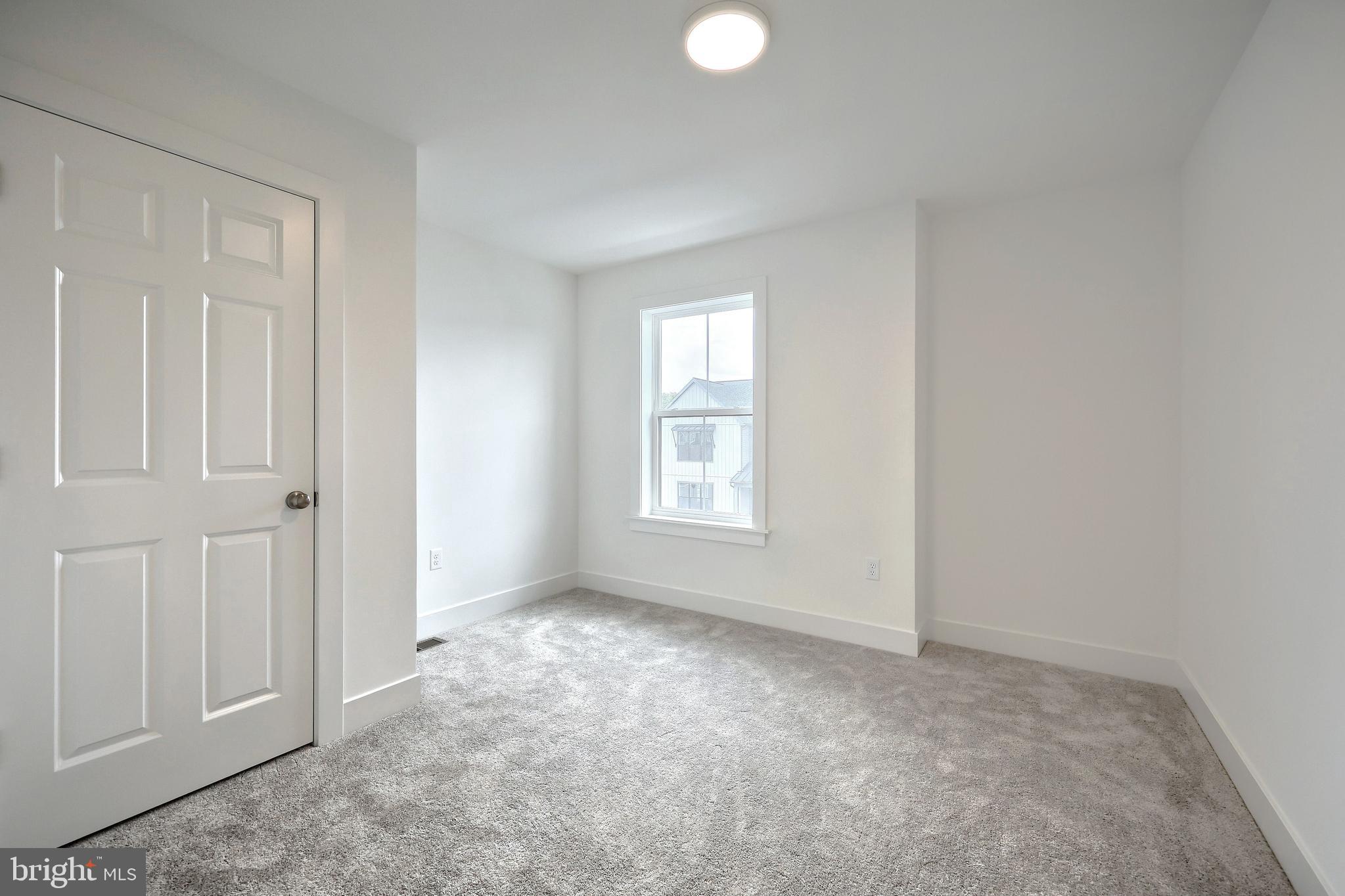 MADISON COURT - Residential