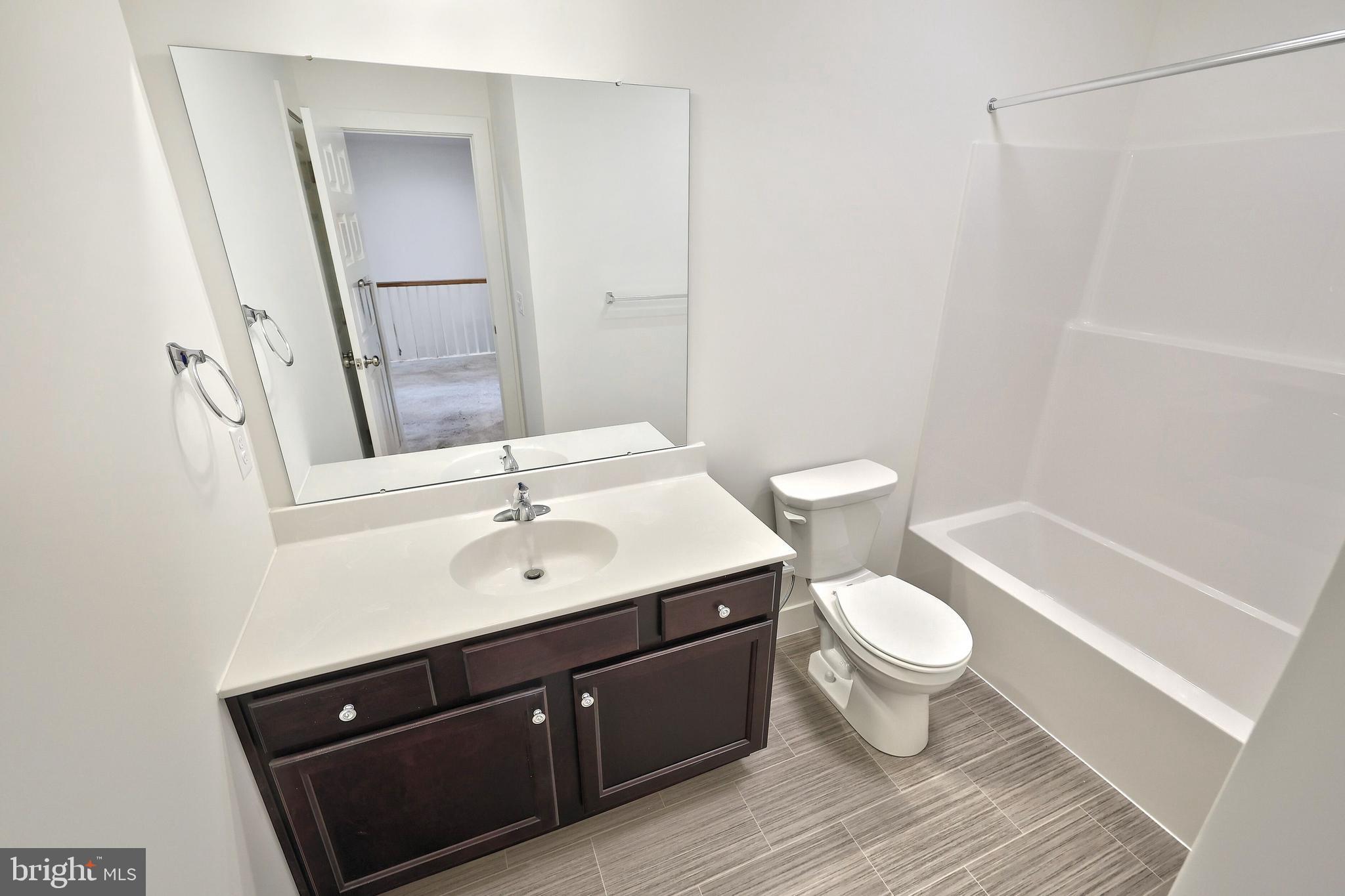 MADISON COURT - Residential