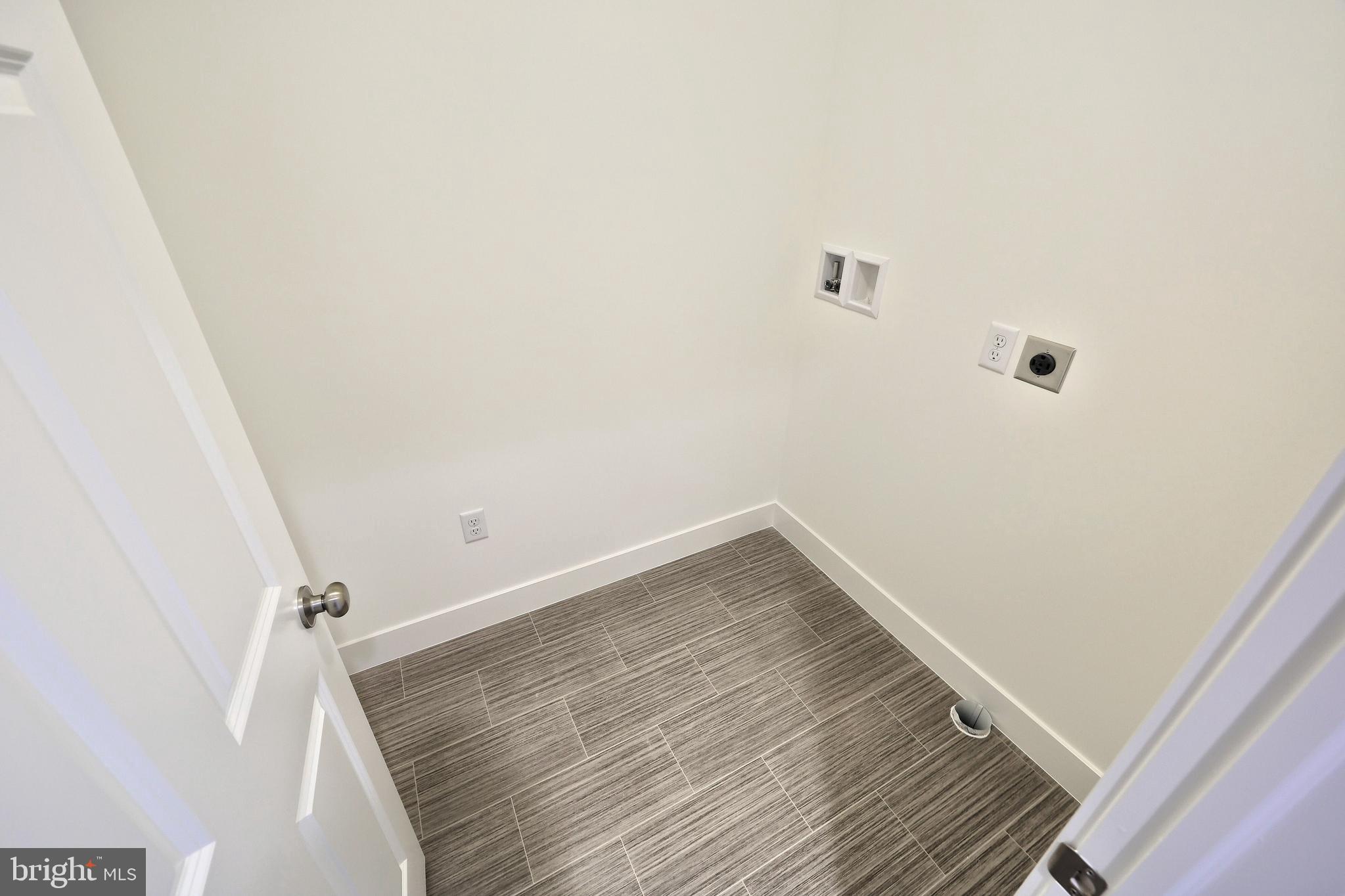 MADISON COURT - Residential