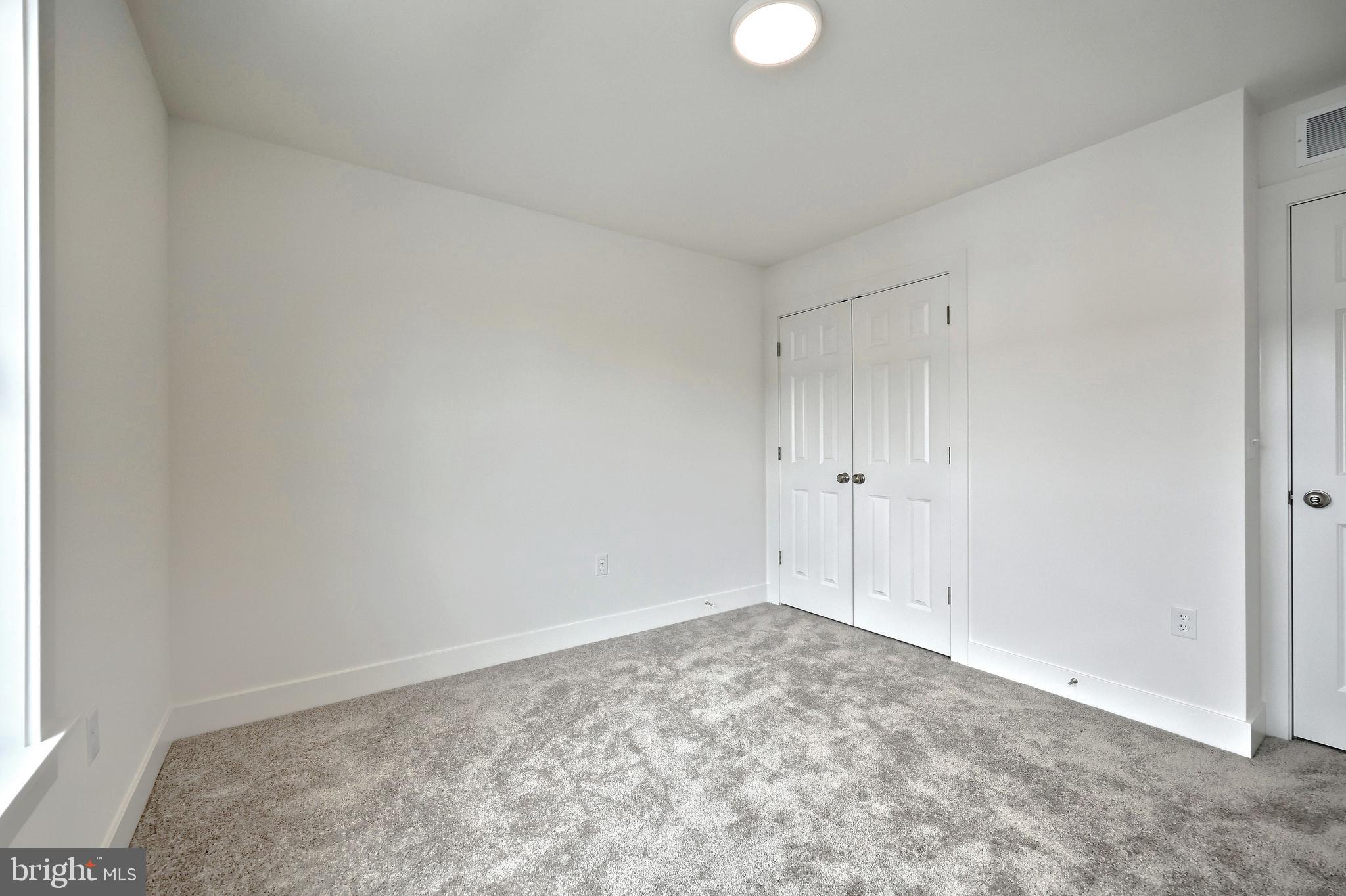 MADISON COURT - Residential