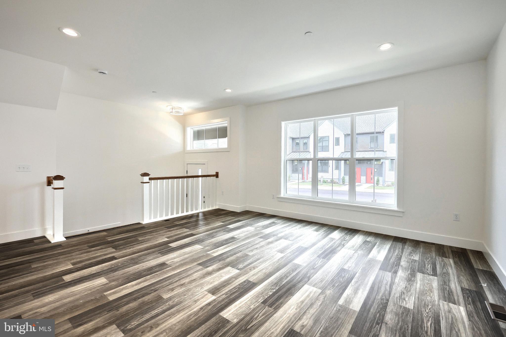 MADISON COURT - Residential