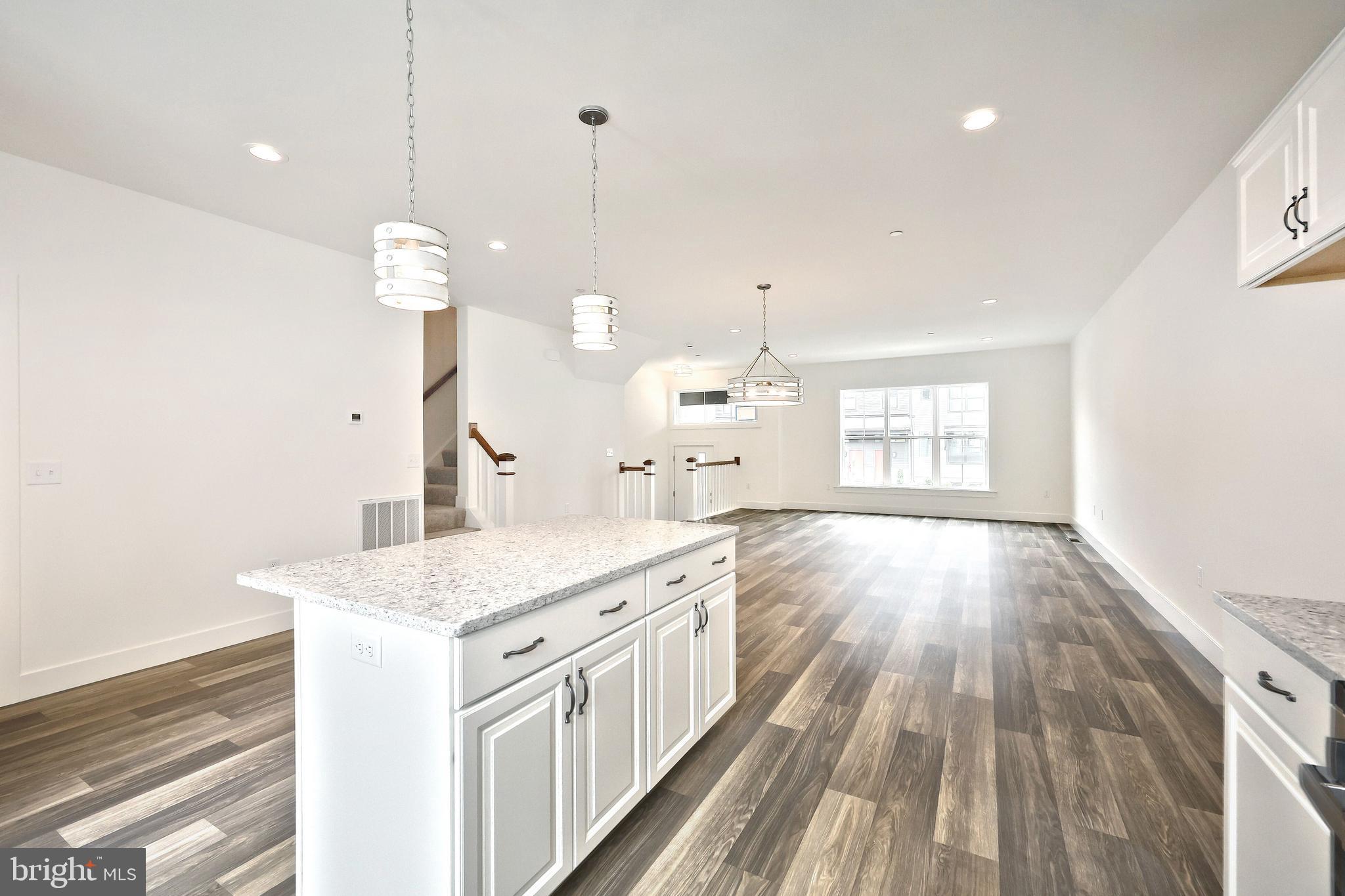 MADISON COURT - Residential