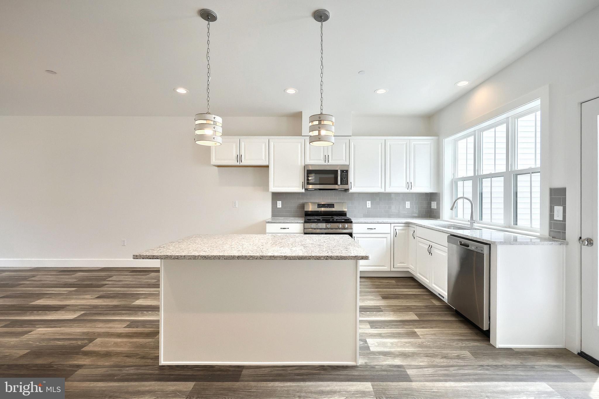 MADISON COURT - Residential