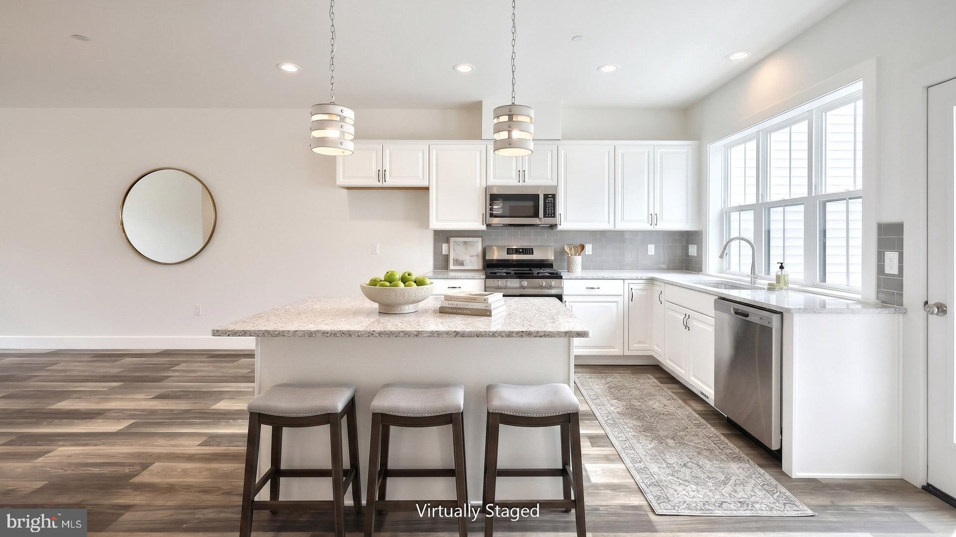 MADISON COURT - Residential