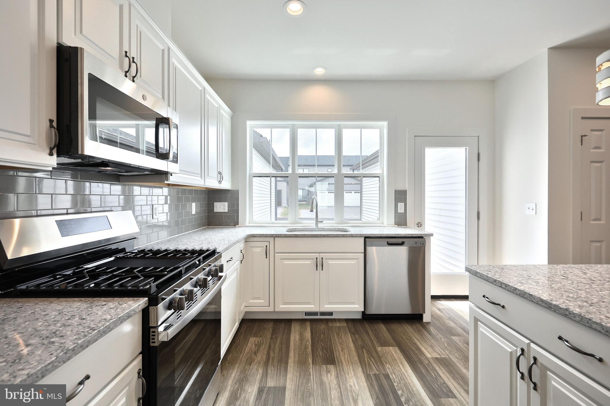 MADISON COURT - Residential