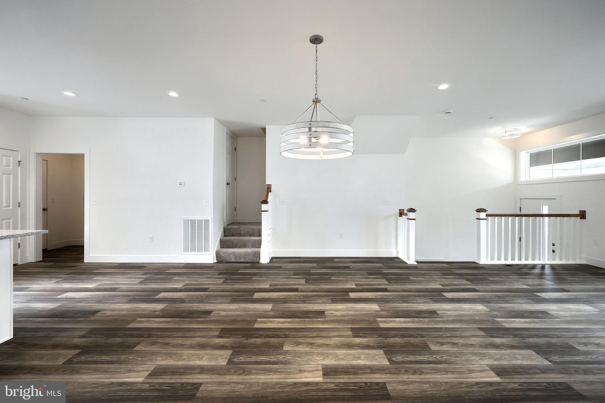 MADISON COURT - Residential