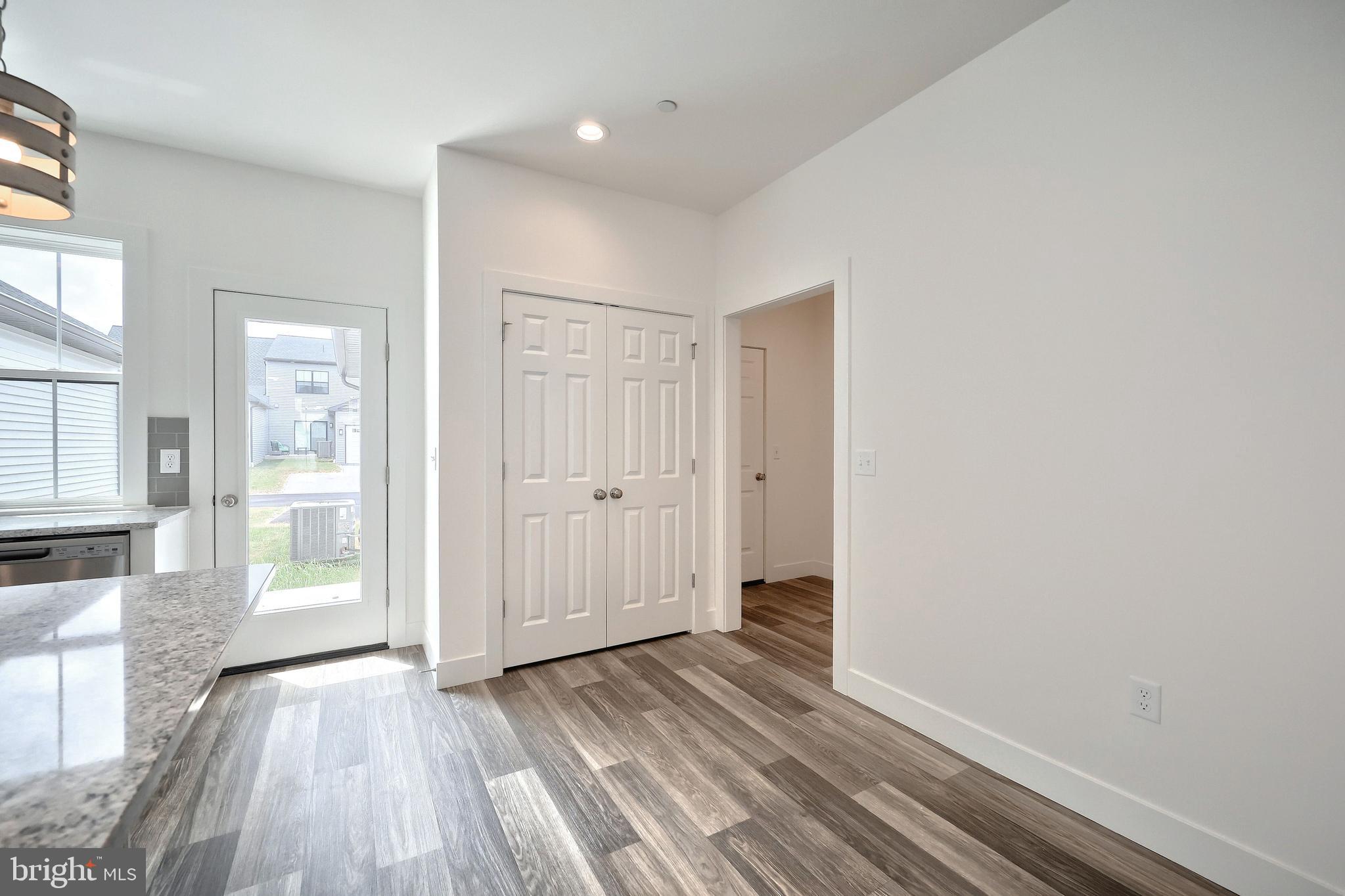 MADISON COURT - Residential