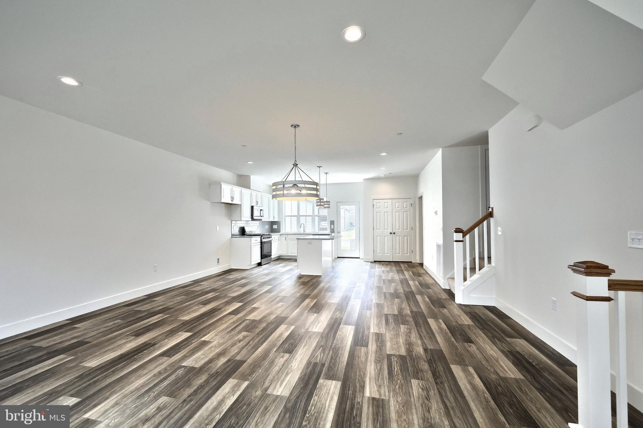 MADISON COURT - Residential