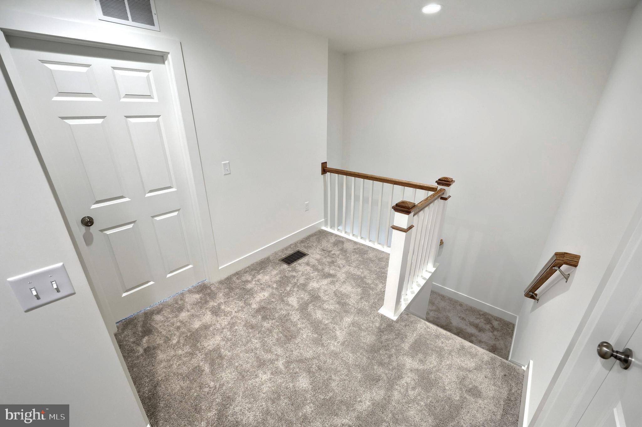 MADISON COURT - Residential