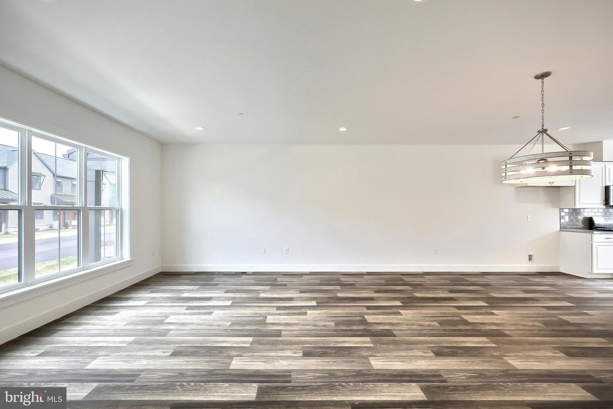 MADISON COURT - Residential