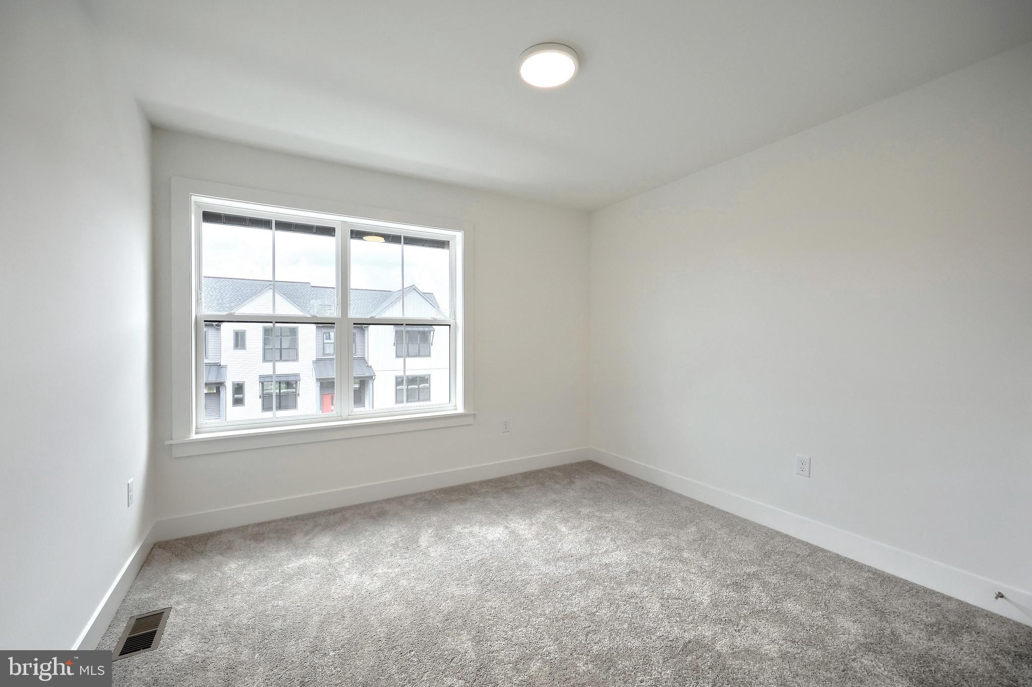 MADISON COURT - Residential