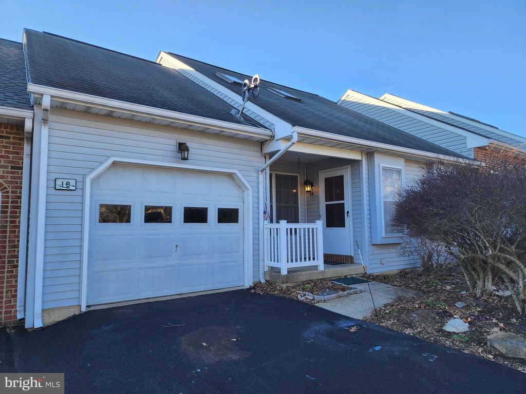 Photo of 18 OAKGROVE LN, MILLERSVILLE, PA 17551 (MLS # PALA2030830)