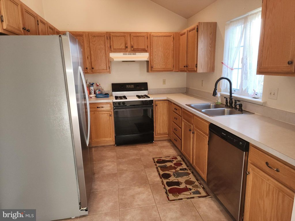 Photo of 18 OAKGROVE LN, MILLERSVILLE, PA 17551 (MLS # PALA2030830)