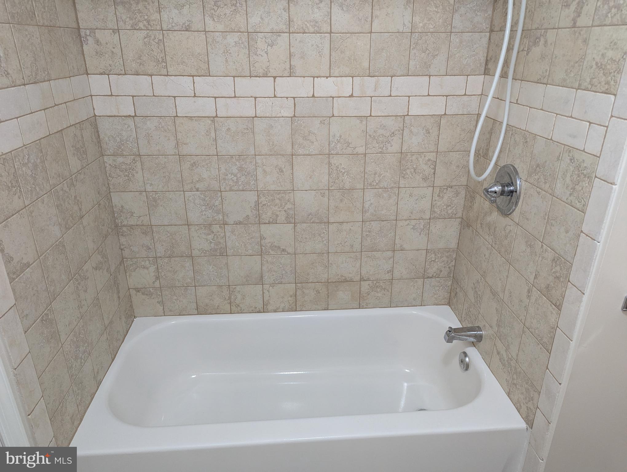 VILLAGE OF NEARBROOK - Residential Lease