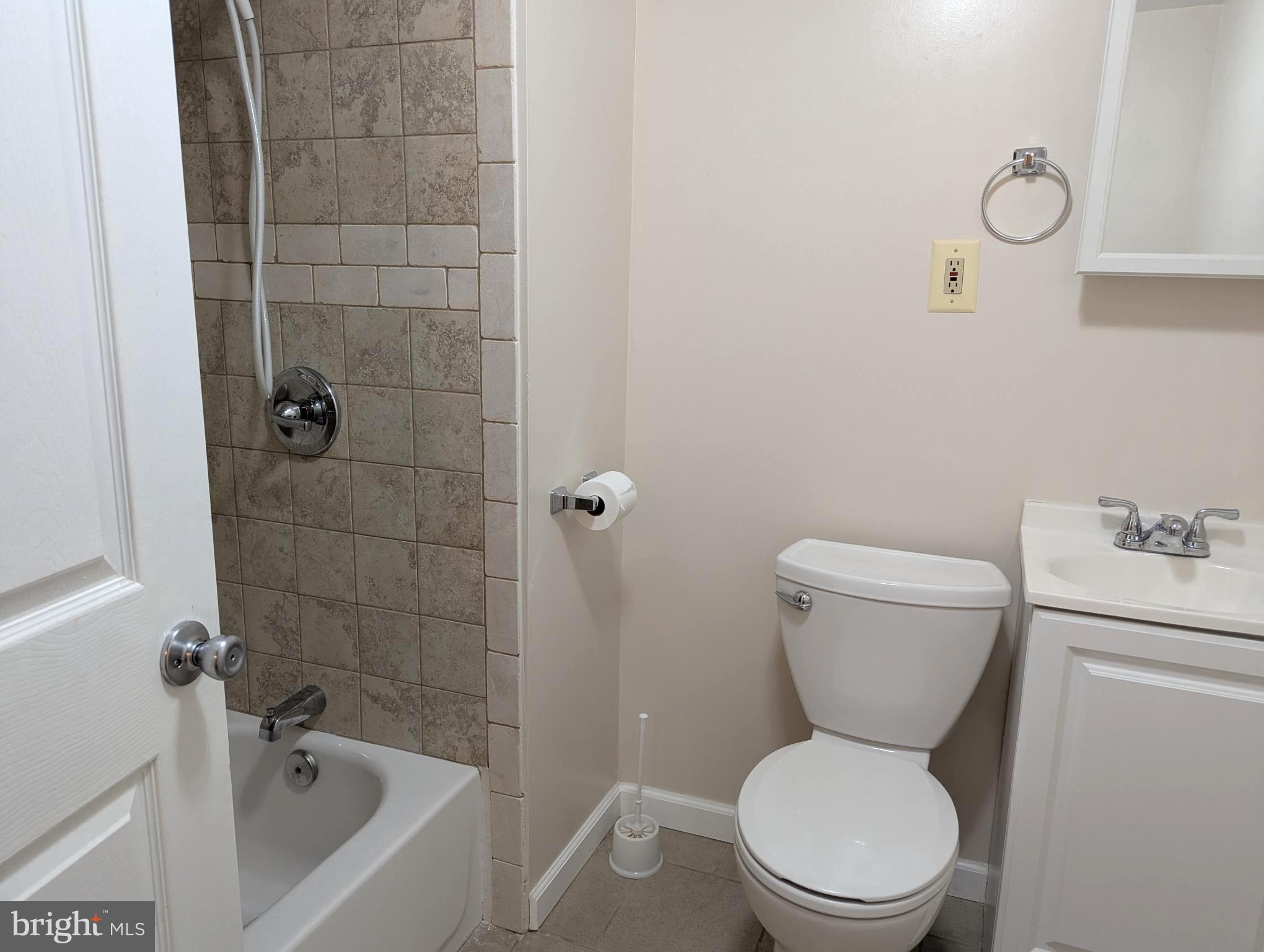 VILLAGE OF NEARBROOK - Residential Lease