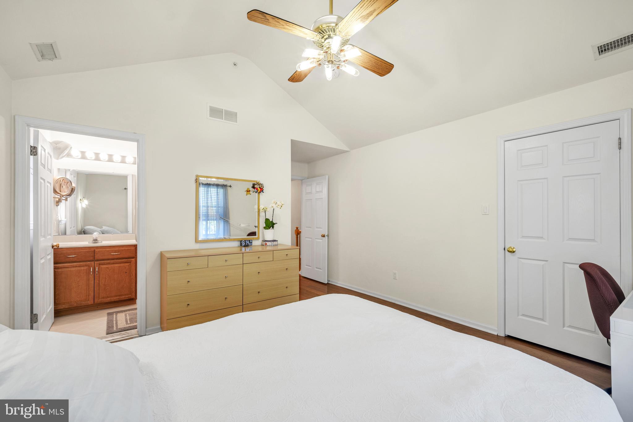 COUNTRY CROSSING - Residential