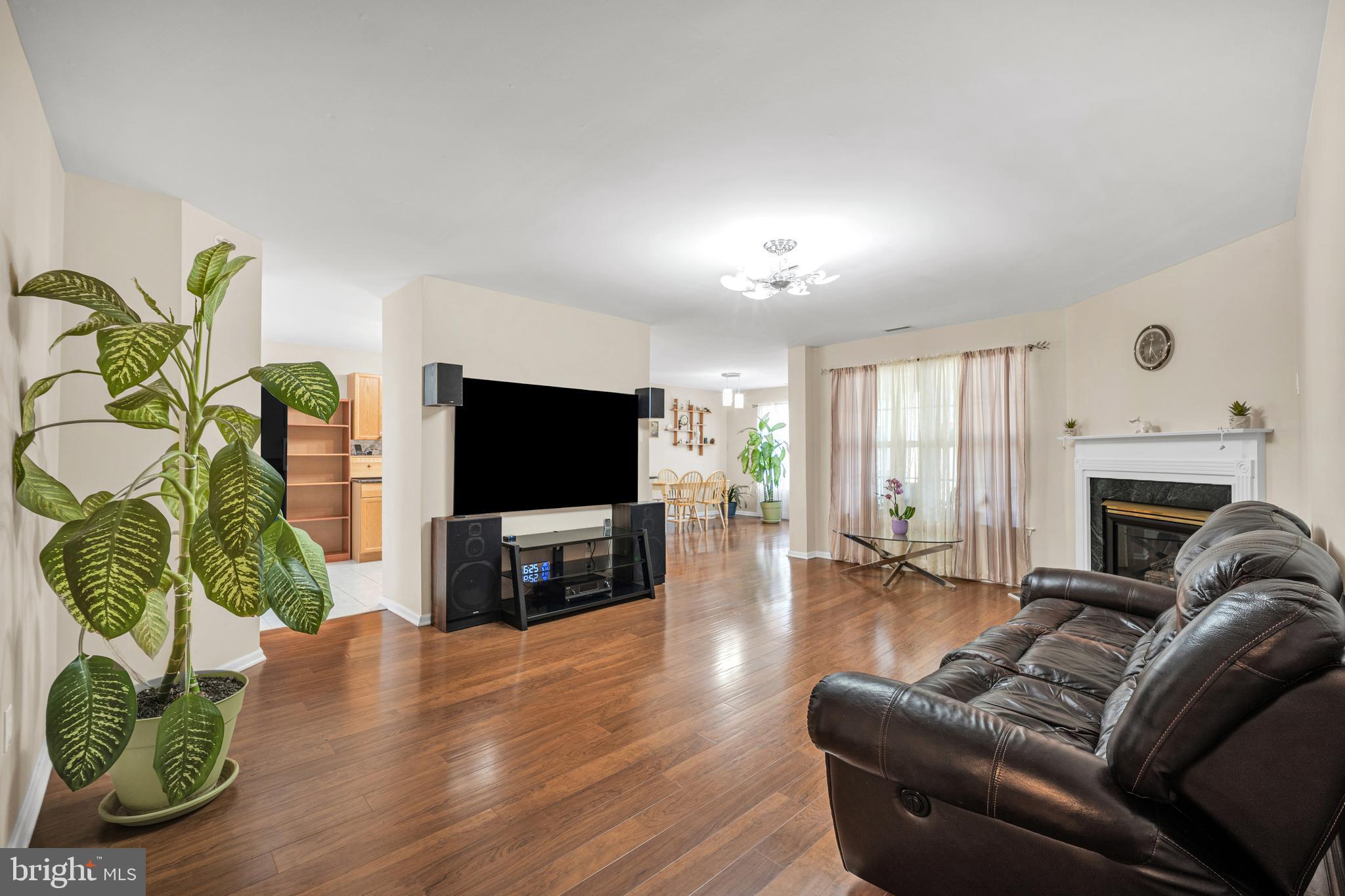 COUNTRY CROSSING - Residential