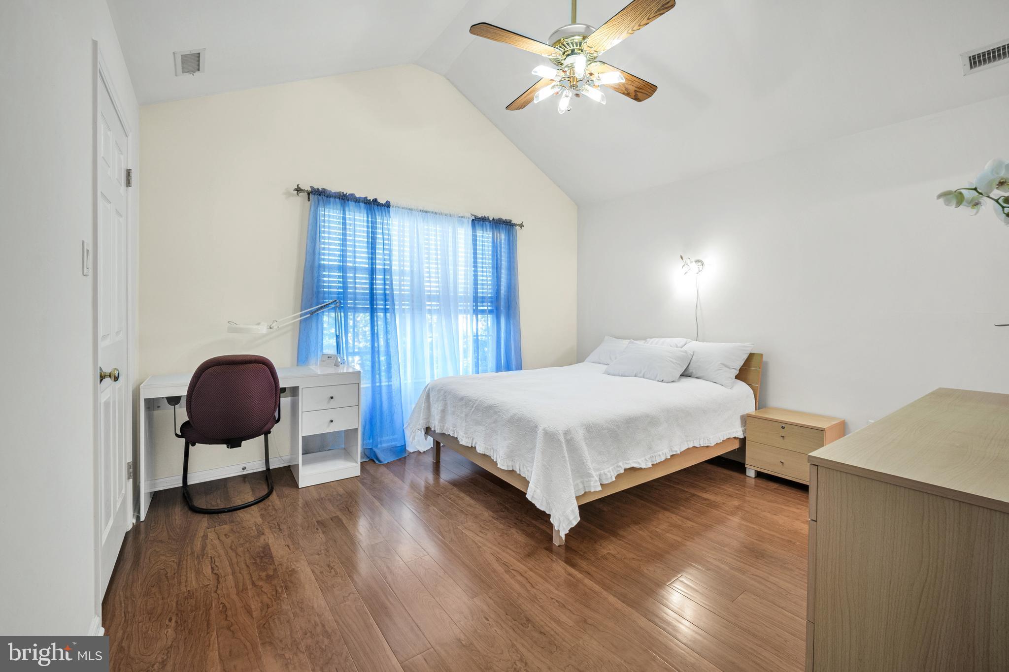 COUNTRY CROSSING - Residential