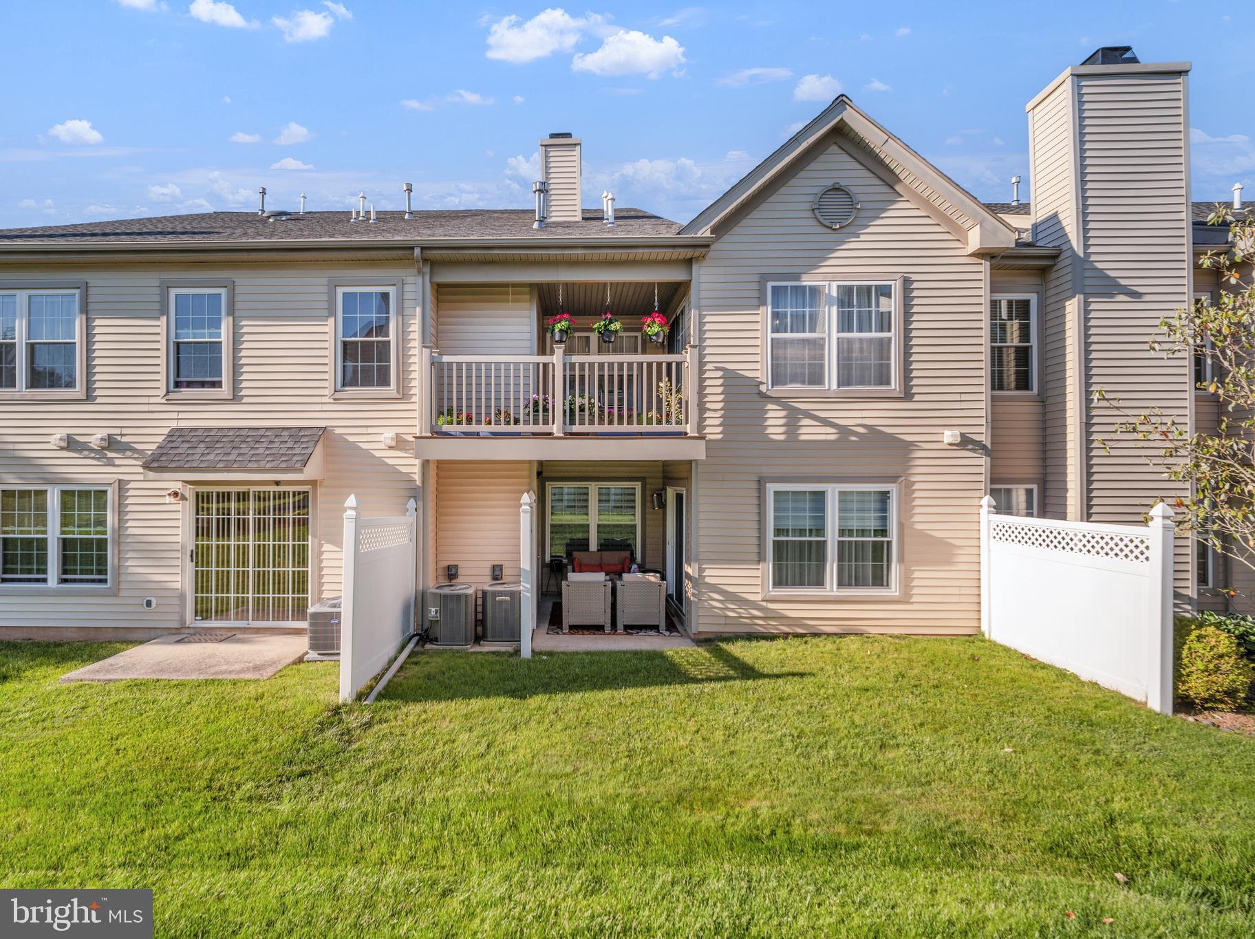 COUNTRY CROSSING - Residential