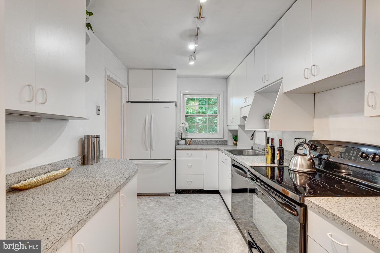 ASPEN KNOLLS - Residential