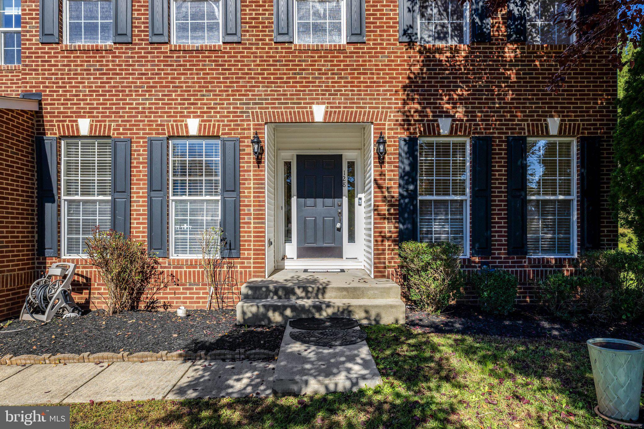 128 MAX COURT SE
