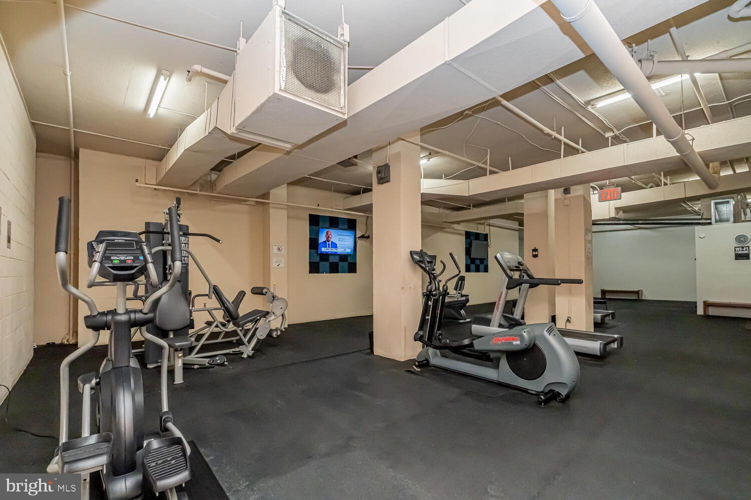 SKYLINE HOUSE - Residential