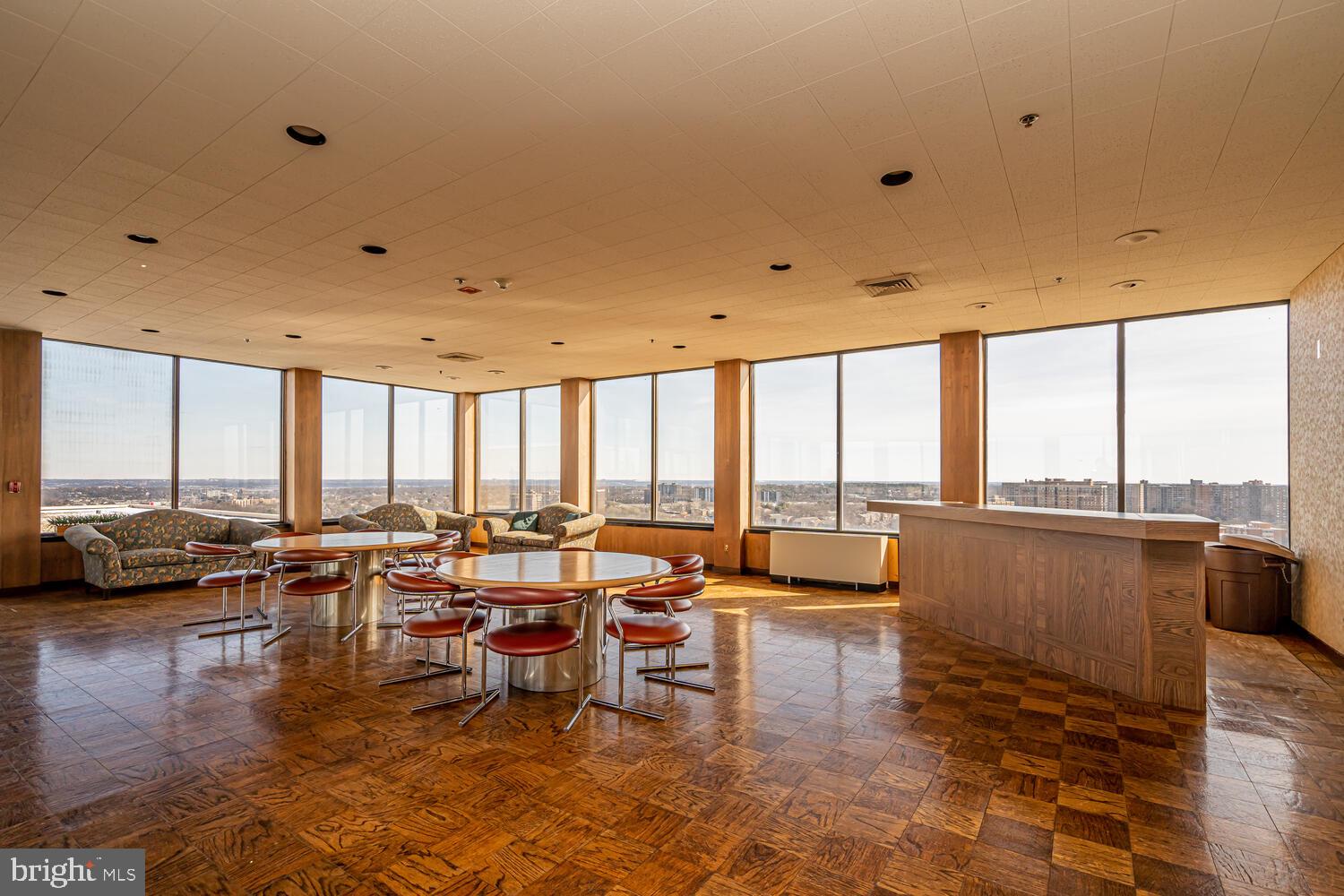 SKYLINE HOUSE - Residential