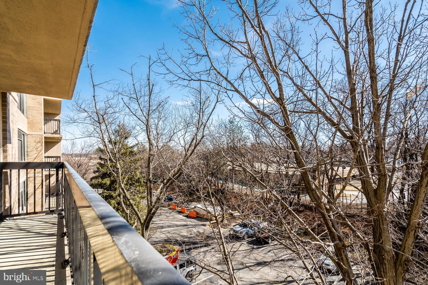 SKYLINE HOUSE - Residential