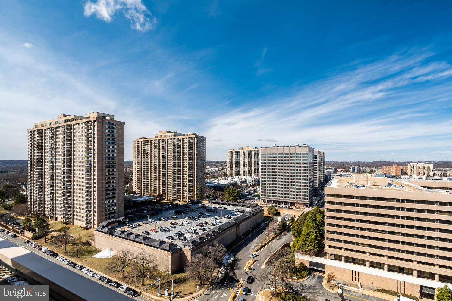 SKYLINE HOUSE - Residential