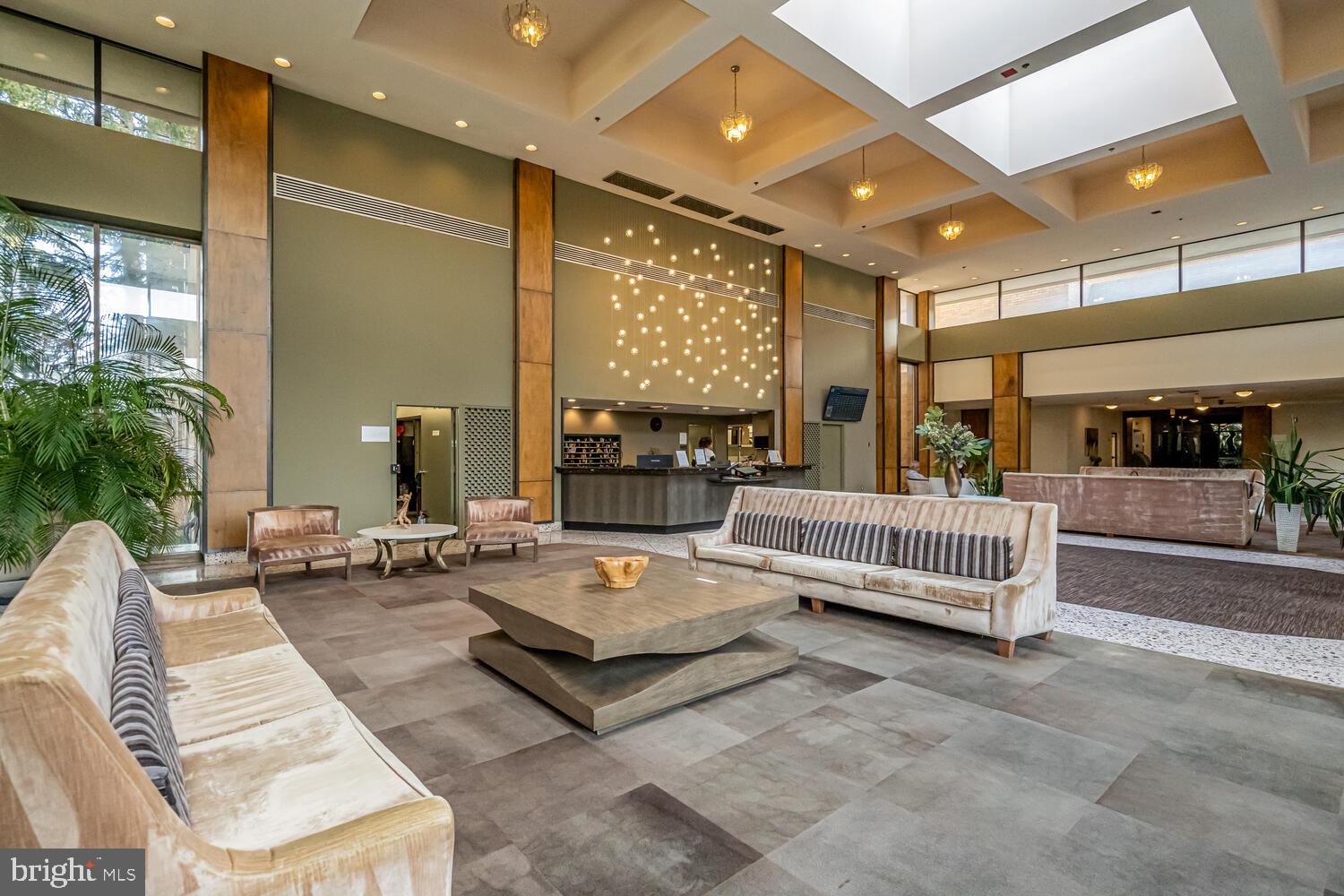 SKYLINE HOUSE - Residential