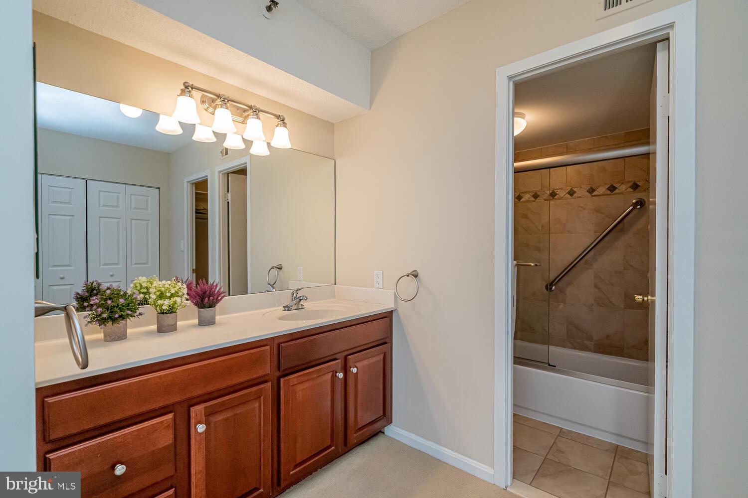 SKYLINE HOUSE - Residential