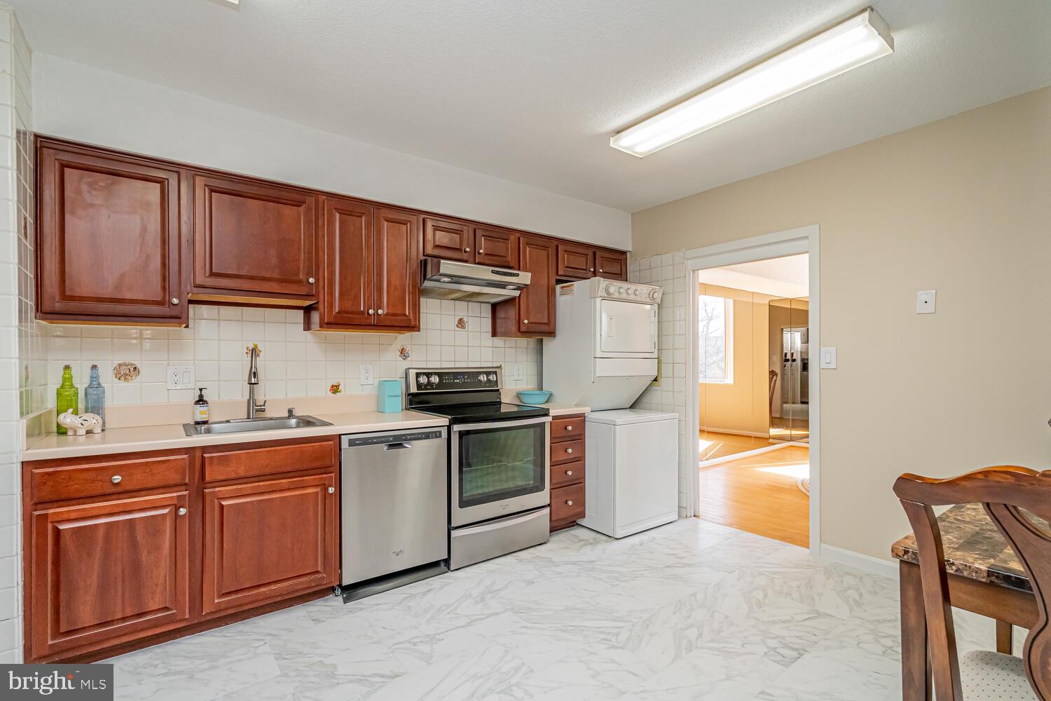 SKYLINE HOUSE - Residential