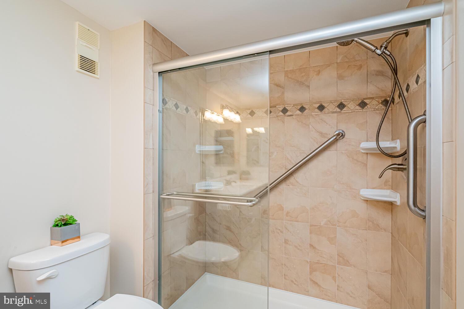 SKYLINE HOUSE - Residential