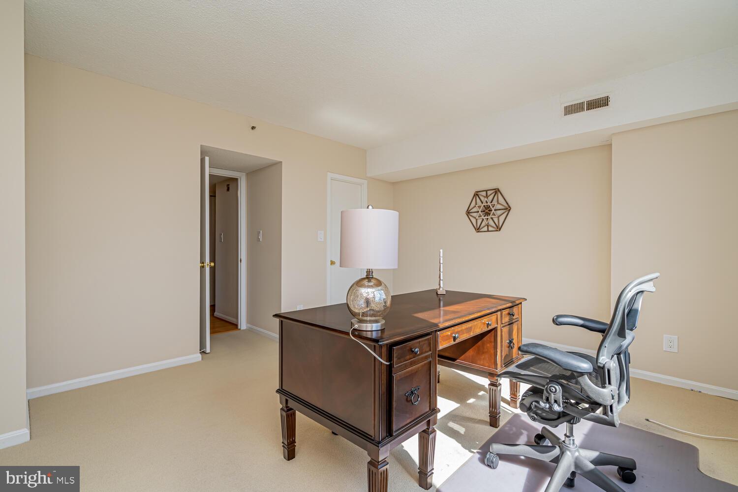 SKYLINE HOUSE - Residential