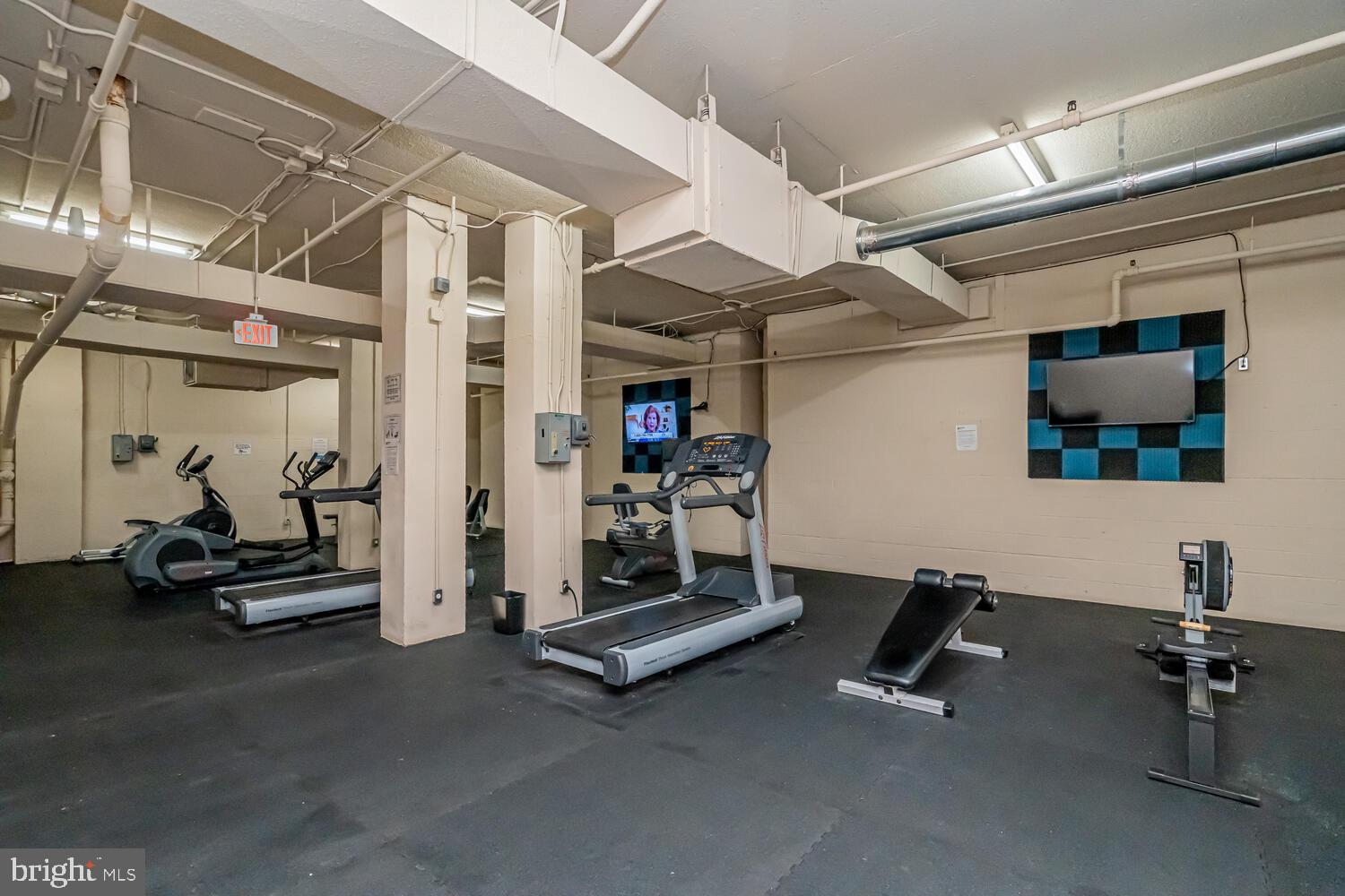 SKYLINE HOUSE - Residential